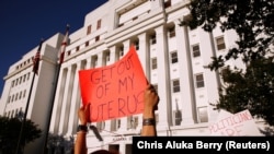 Митинг сторонников права на выбор в Алабаме