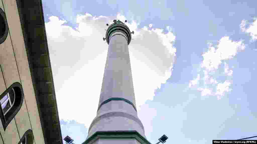 До депортации крымскотатарского народа поселок назывался Курман, что в переводе с тюркского означает «полевой стан». Так его назвали по фамилии крымскотатарских мурз Кемельчи, владевших этими землями до аннексии Крыма Российской империей в 1783 году. 12 мая 2016 года парламент Украины переименовал Красногвардейское в Курман, согласно закону о декоммунизации, данное решение вступит в силу после «возвращения Крыма под общую юрисдикцию Украины»