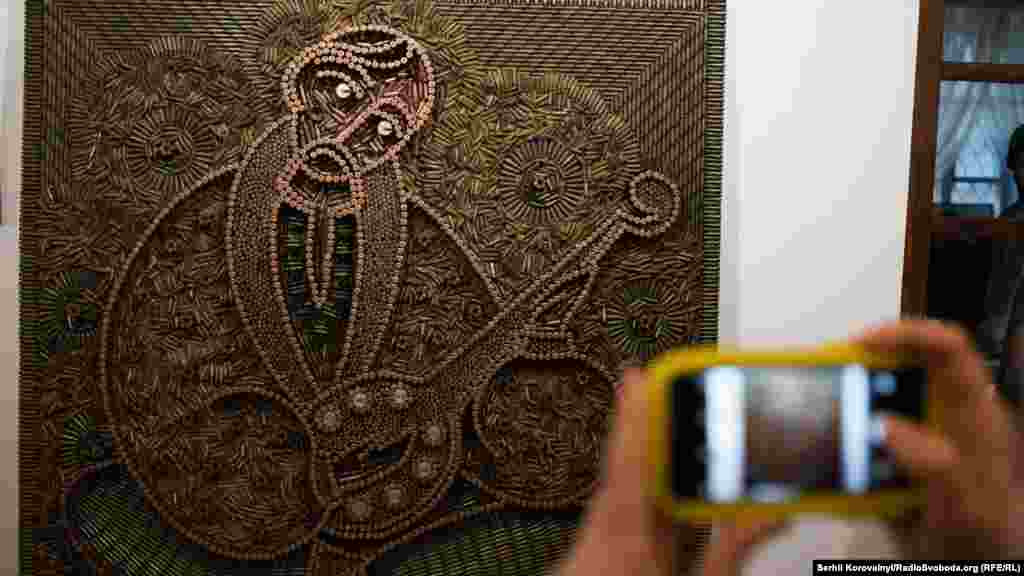 «Козак Мамай», складений із гільз художницею Галиною Назаренко за мотивами власної картини