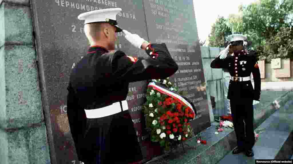 Були також «чергові» покладання вінків до меморіалу захисникам Севастополя і футбольний матч, результат якого історія не зберегла