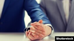 Većina zemalja Zapadne Evrope priznaje istopolne brakove, dok većina država Centralne i Istočne Evrope ne dozvoljava brak dva muškarca ili dve žene.