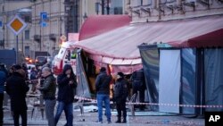 2 квітня під час вибуху в кафе «Стріт-бар» у центрі Санкт-Петербурга загинув прокремлівський «воєнкор» Владлен Татарський, ще близько 30 людей постраждали