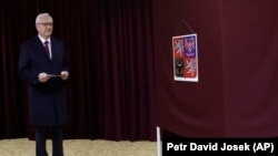 Їржі Драгош голосує 12 січня 2018 року.