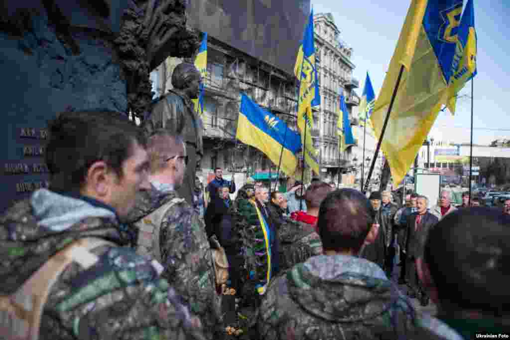 Прихильники «Руху» і Самооборони Майдану вшанували пам'ять В'ячеслава Чорновіла. 25 березня – 15-і роковини від дня загибелі політика і громадського діяча