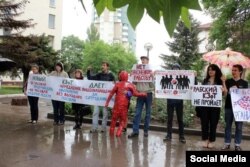 Олександр Кольченко серед борців за права робіників