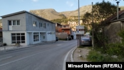 Sokak na ulazu u naselje Donja mahala gdje se u petak 24. aprila dogodio incident u kojem je jedna osoba teže povređena.