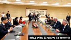 Глава МЗС України Андрій Сибіга і керівник Офісу президента України Андрій Єрмак під час зустрічі з міністром закордонних справ Китаю Ван Ї. Нью-Йорк, США, 25 вересня 2024 року