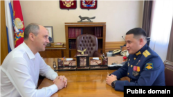 Губернатор Оренбурзької області РФ Денис Паслер та Нурсултан Муссагалєєв, якого яку в Україні звинувачують у розстрілі жителя Бучі