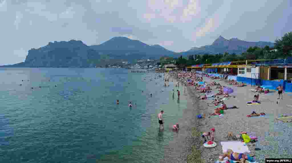 Море теплое, температура воды достигает 25 градусов Цельсия