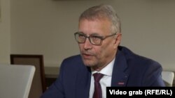 Martin Dvoržak tokom intervjua za Radio Slobodna Evropa u Pragu, 11. juna 2025.