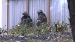 «Зелені чоловічки» в центрі Луганська (відео) «Зелені чоловічки» в центрі Луганська (відео)