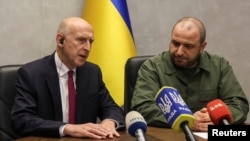 Міністр оборони Великій Британії Джон Гілі (л) із українським колегою Рустемом Умєровим, Одеса, 7 липня 2024 року