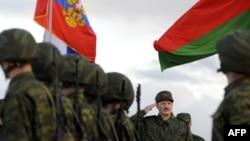 Олександр Лукашенко під час параду у ході спільних російсько-білоруських військових навчань, архівне фото