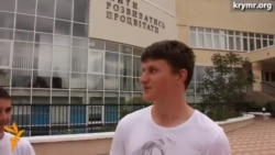 Отношение крымчан к российскому флагу на территории гимназии Отношение крымчан к российскому флагу на территории гимназии