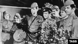 Кадр із фільму «В бой идут одни «старики» Репродукція фотохроніки «ТАСС», 1979 року.