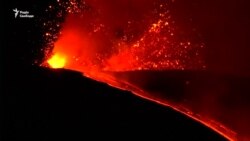 Видовищне виверження Етни освітило небо над Сицилією – відео Видовищне виверження Етни освітило небо над Сицилією – відео