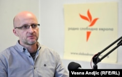 Nemanja Nenadić navodi kako građani nikada neće u stvari moći tačno da saznaju da li je u tom ugovaranju došlo do neke štete i koja je ta šteta.