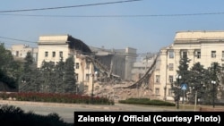 Херсон, розбита російськими авіаударами будівля Херсонської обласної державної адміністрації, червень 2025 року