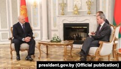 Олександр Лукашенко і Ґюнтер Еттінґер на зустрічі в Мінську, 18 лютого 2019 року