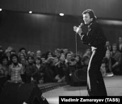 Чеський співак Карел Готт виступає у Москві. СРСР, 1978 рік