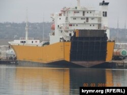 Іноземні судна у порту Керчі, 2 березня 2015 року