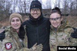 Волонтери благодійного фонду «Рятуємо життя разом»