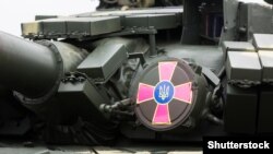 ДБР зазначає, що зібрало докази щодо трьох колишніх урядовців, чиї дії «призвели до зниження боєготовності та боєздатності Збройних Сил України»