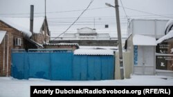 Вигляд на російську залізничну станцію з українського боку вулиці Дружби народів