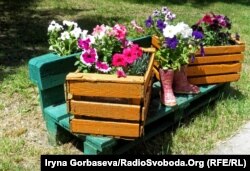 Для цветников жители использовали все, что попадалось под руку