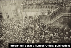 Люди прощаються з митрополитом