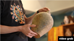 Этот сосуд – часть коллекции, которую Рустем вывез из Крыма в 2014 году