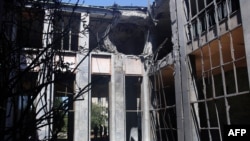 Здание парламента Турции после бомбардировки мятежниками (Анкара, 16 июля 2016 года)