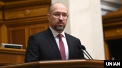 Сам віцепрем’єр Денис Шмигаль на запитання Радіо Свобода про своє ймовірне підвищення до публікації цього матеріалу не відповів