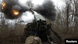 Українські військові ведуть вогонь на Покровському напрямку, 6 квітня 2025 року