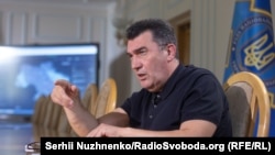 За словами Олексія Данілова, таке рішення ухвалили на засіданні РНБО, заслухавши представників енергетичної галузі, в тому числі керівництво «Оператора Газотранспортної системи України» та національної кампанії «Нафтогаз»