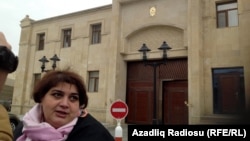 Хадиджа Исмайлова возле прокуратуры