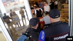 Обыск в офисе Саентологической церкви в Москве по делу о незаконном предпринимательстве. Июль 2016 года