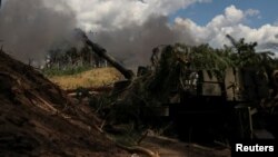 Воїни Сил оборони України ведуть вогонь по російських загарбниках із американської самохідної гаубиці М109. Передова лінія фронту на Харківщині біля Куп'янська. 19 липня 2023 року