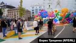 Велетні-звірі та рослини з картин Марії Примаченко, переосмислені CHIAOZZA, Київ, вересень 2025 року