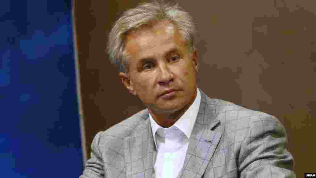 Трійку найбагатших людей України замикає Юрій Косюк. Український підприємець, власник контрольного пакету акцій компанії і директор MHP S.A., голова правління ПАТ «Миронівський хлібопродукт» заробив 1,4 мільярда доларів