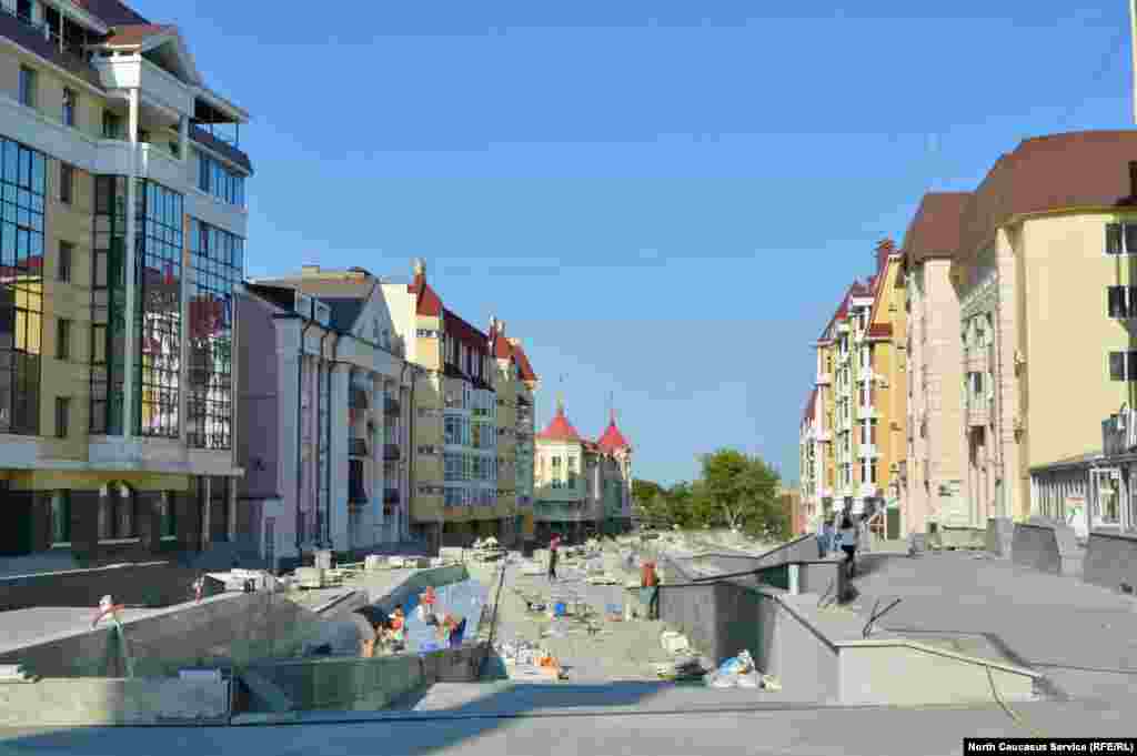 Александровскую площадь обещают кардинально преобразить. Прошлогодняя попытка ее переделать не удалась – ставропольчане возмутились, когда аккуратную плитку заменили спешно положенные плиты