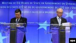 Жозе Мануэль Баррозу (слева) и Херман ван Ромпей на пресс-конференции по ситуации на Украине