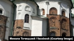 Вибухова хвиля спричинила руйнування карниза на головній апсиді Софії. Київ, 10 червня 2025 року