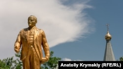 Після сюжету Радіо Свобода про пам’ятники Леніну на Одещині активісти з руху «Декомунізація Україна» звернулися до обласної державної адміністрації із вимогою прибрати пам’ятник