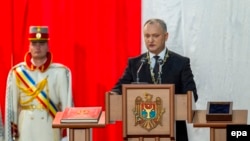Президент Молдавии Игорь Додон принимает присягу (архивное фото)