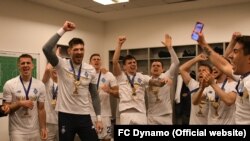 Кияни святкують своє чемпіонство. Це вже 16-й чемпіонський титул для киян. І цей показник є найбільшим в українському чемпіонаті