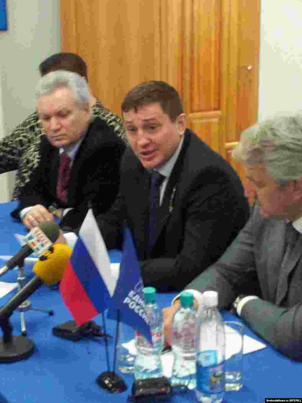 Депутат Госдумы от "Единой России" Андрей Бочаров в Астрахани призывает прокуратуру проверить Навального на экстремизм и разжигание