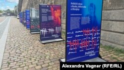 Выставка на набережной Алоиса Рашина 