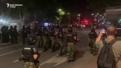 Pendreci i kamenice: Okršaj policije i antivladinih demonstranata u Beogradu Pendreci i kamenice: Okršaj policije i antivladinih demonstranata u Beogradu