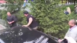 Драка возле здания посольства России в Киеве (видео) Драка возле здания посольства России в Киеве (видео)